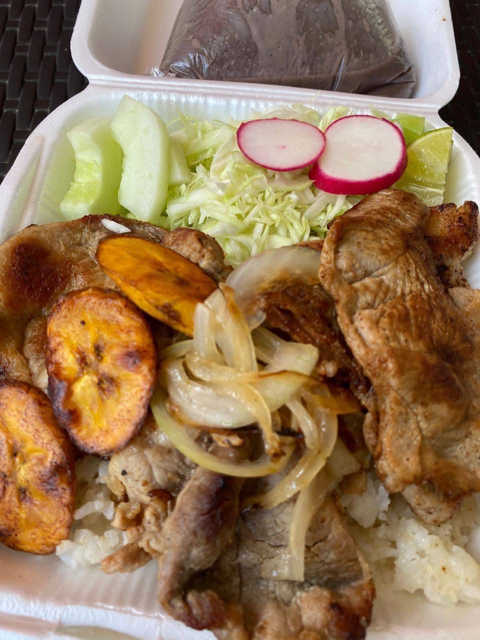 La Esquina del Sabor: Deliciosos almuerzos y platillos yucatecos