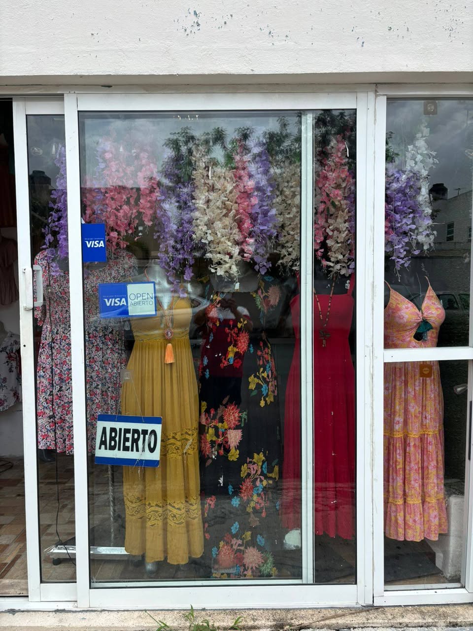 La Percha Díaz 371: Moda y ofertas semanales de vestidos, blusas y trajes de baño