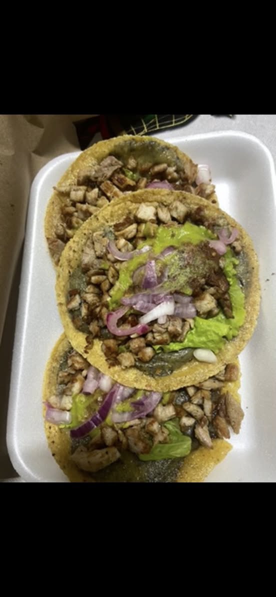 Lonchería San Antonio de Padua: Especialistas en Panuchos, Salbutes y Tortas de Asado