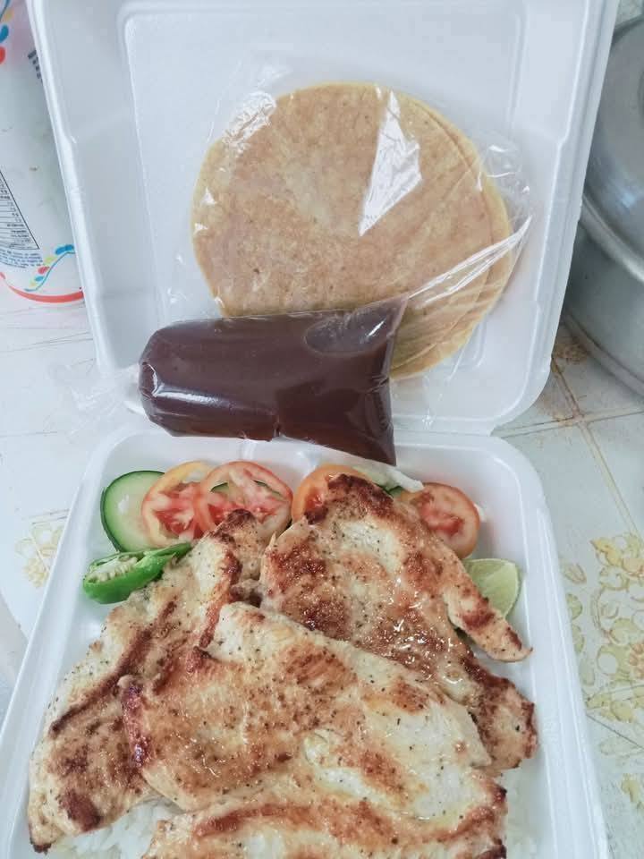 Lonchería y Cocina Económica Los Pinos con Menú Fijo