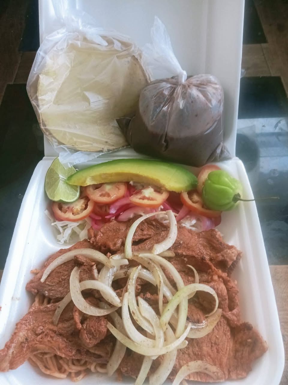 Lonchería y Cocina Económica Los Pinos con Menú Fijo