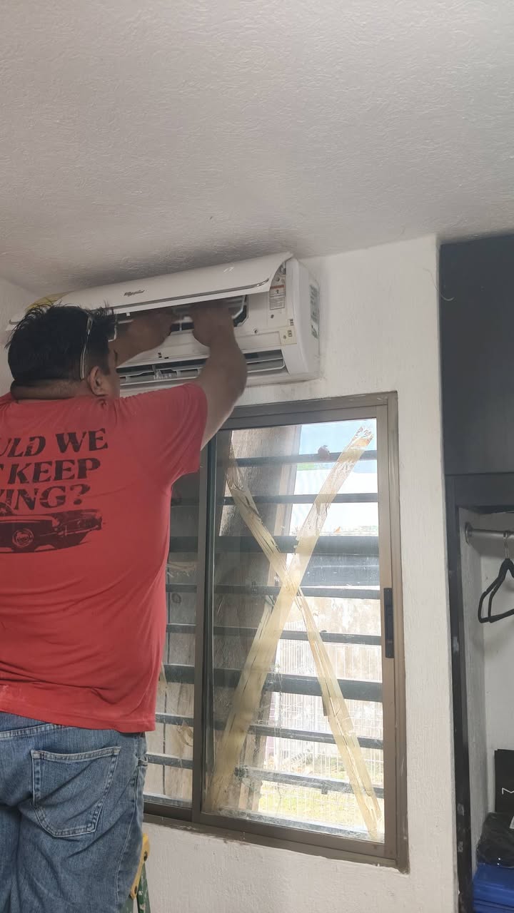 Mantenimiento de Aire Acondicionado y Electricidad