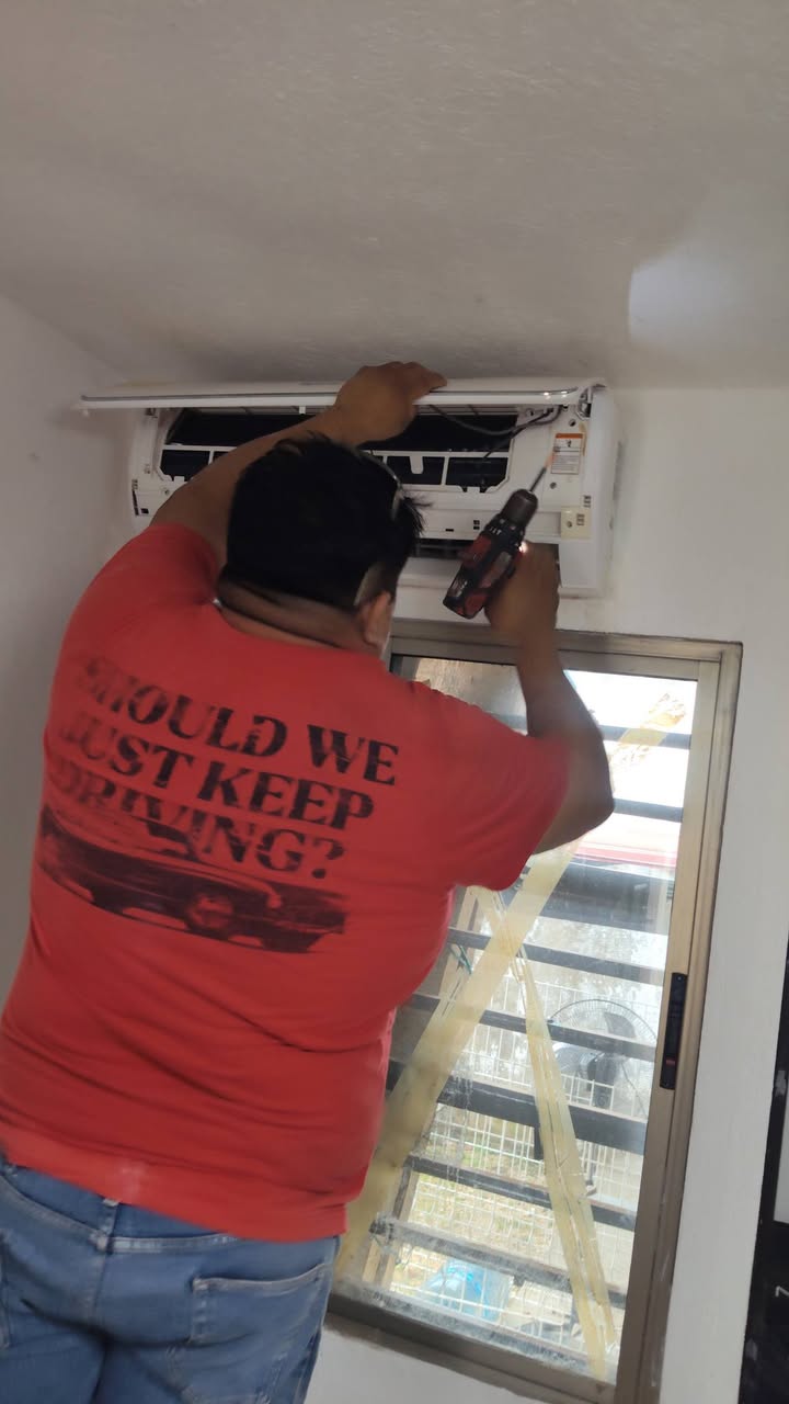 Mantenimiento de Aire Acondicionado y Electricidad