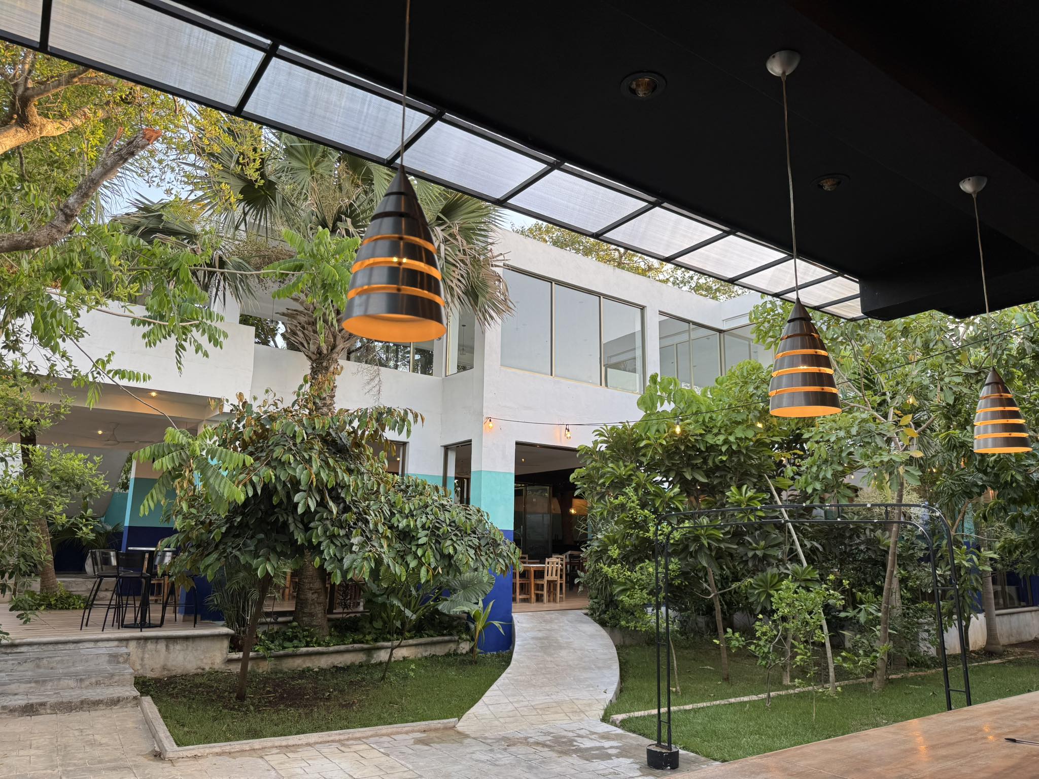 Marisquería González, con áreas climatizadas y jardín en Valladolid