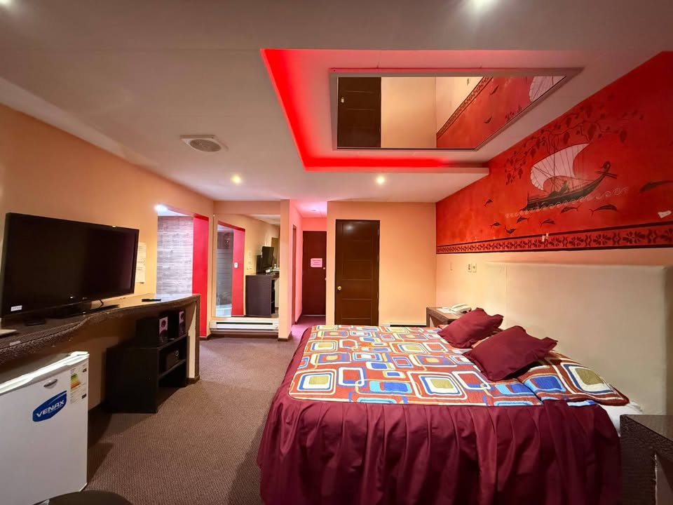 Motel y Casa en Venta en Cota Cota: Inversión Rentable en la Calle 33