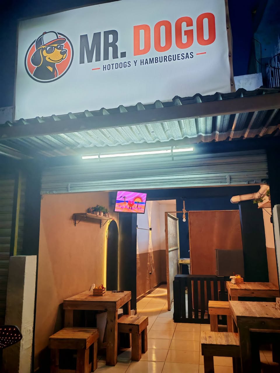 MR DOGO: Hamburguesas, Dogos y Snacks Gourmet en la 42 Sur