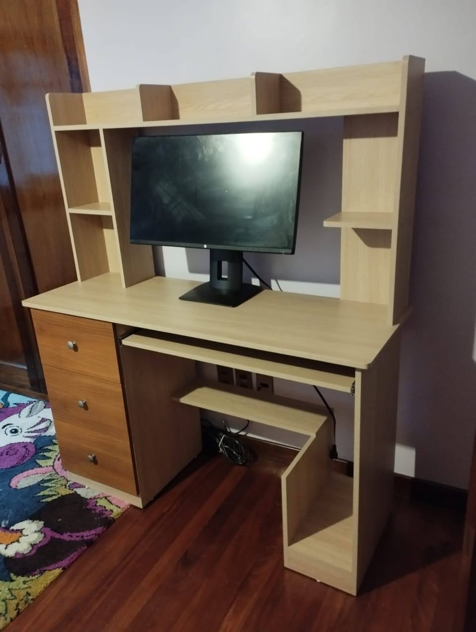 Muebles a Medida en Melamina Ecuatoriana: Cómodas, Roperos y Escritorios de Alta Calidad
