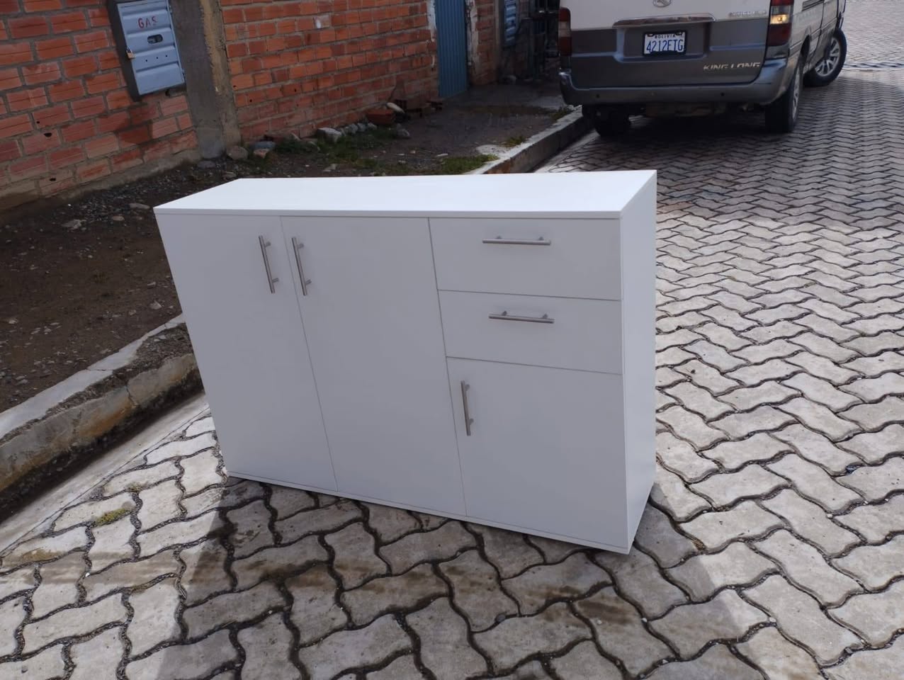 Muebles a Medida en Melamina Ecuatoriana: Cómodas, Roperos y Escritorios de Alta Calidad