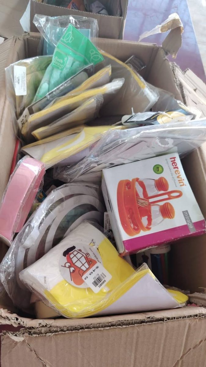 Venta de bisutería y artículos de hogar en remate, Omar Rodríguez Reyes