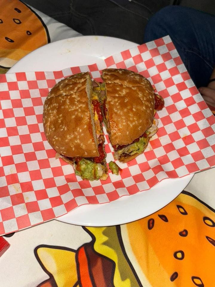 El Ruedo Burger