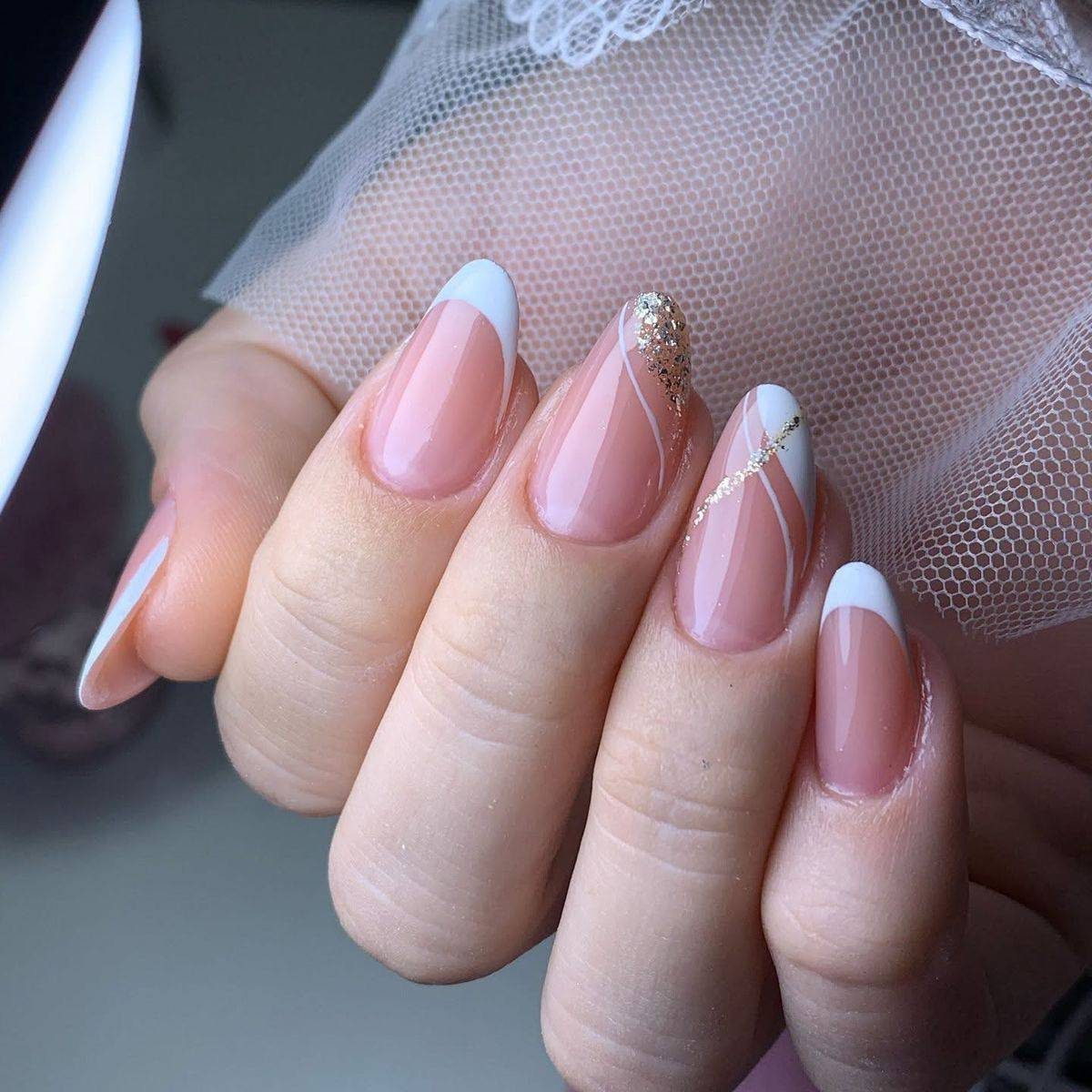 Uñas Acrílicas y Pedicura