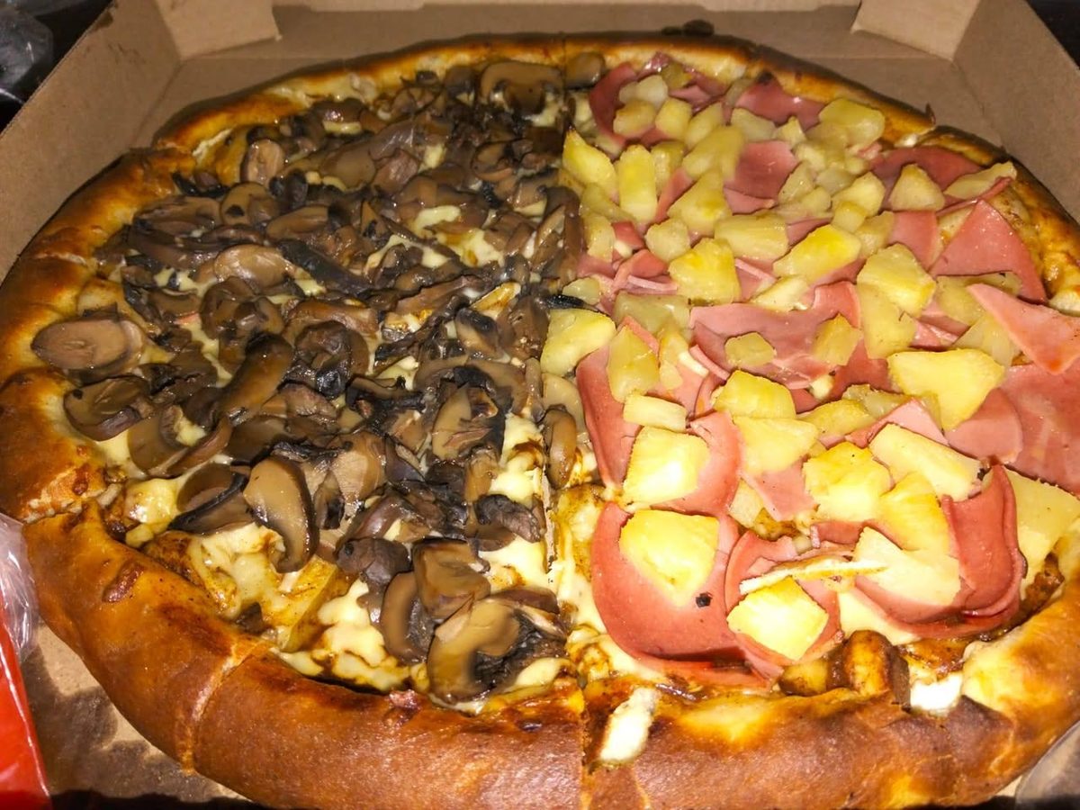 Promociones de pizzas y pan de ajo, Pizzería Salmos 91