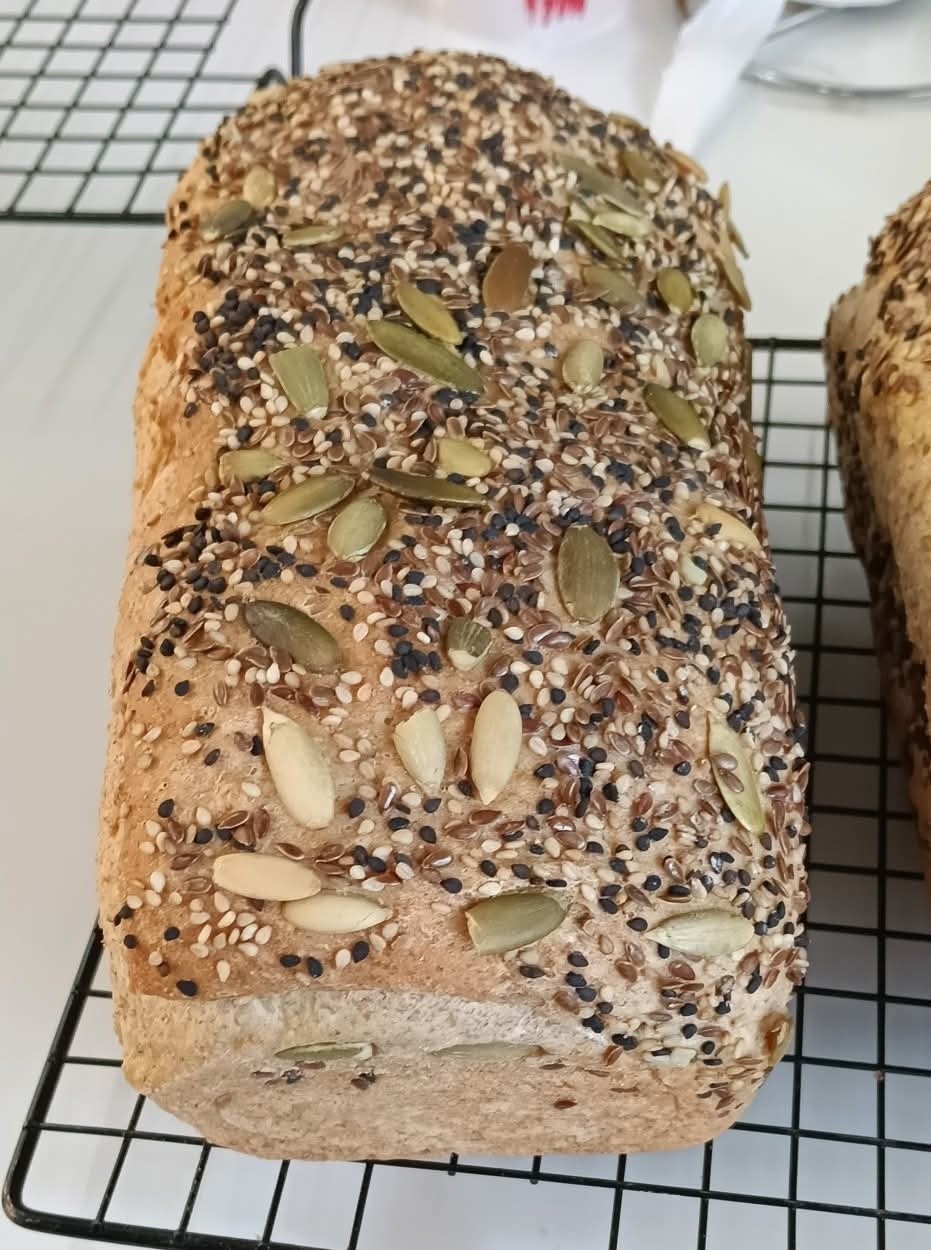 Pan Artesanal Integral Sin Azúcar: Hecho con Yogurt Griego y Semillas Naturales