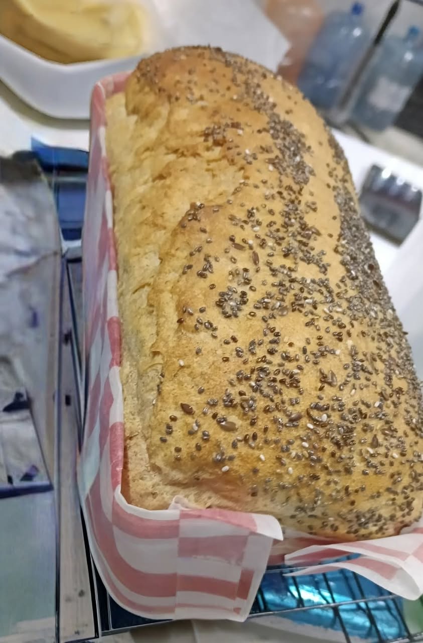 Pan Artesanal Integral Sin Azúcar: Hecho con Yogurt Griego y Semillas Naturales