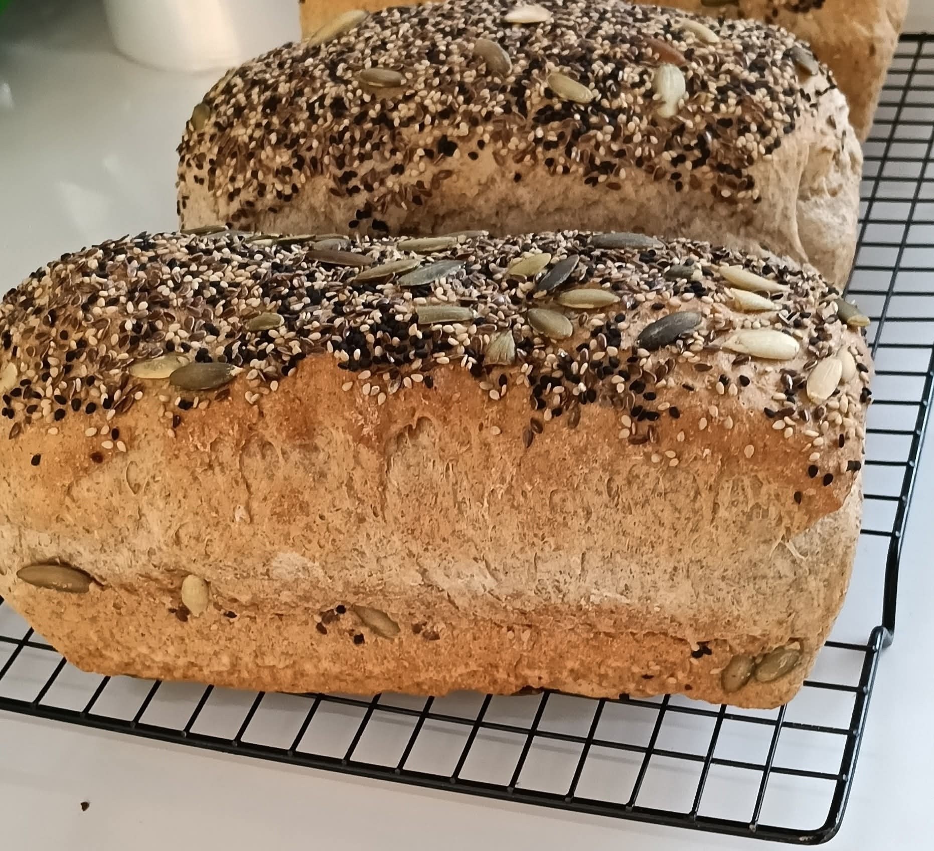 Pan Artesanal Integral Sin Azúcar: Hecho con Yogurt Griego y Semillas Naturales