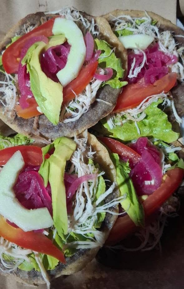 Panuchos de Pollo y Huevo a Domicilio