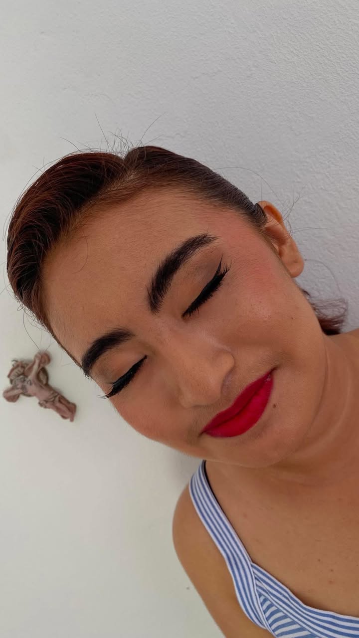 Paquetes de Maquillaje y Peinado para Graduadas