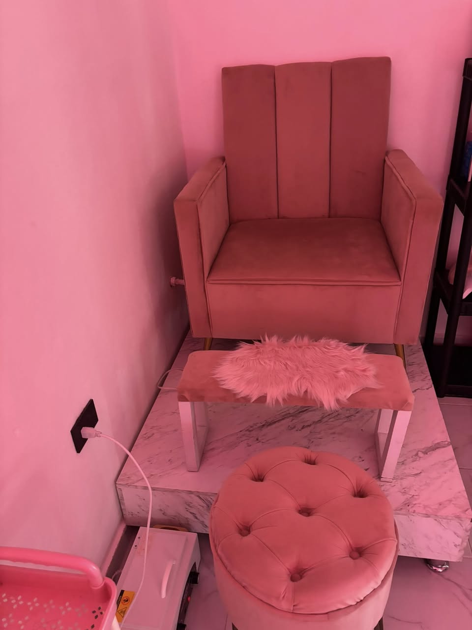 Pedicura con aplicación de gel en Fracc. Ciricotes