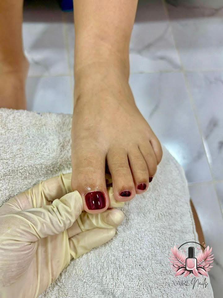Pedicura con aplicación de gel en Fracc. Ciricotes