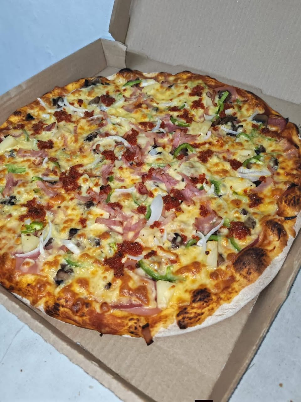 Pizzeria El Rey: Pizza Grande de 12 Rebanadas en Santa Isabel