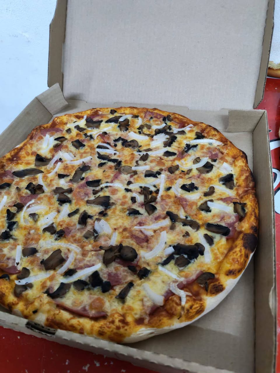 Pizzeria El Rey: Pizza Grande de 12 Rebanadas en Santa Isabel