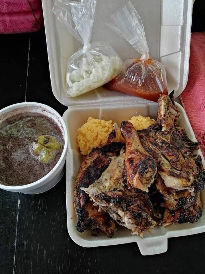 Pollo Asado Familiar al Carbón: Menú Completo para Reuniones en Yucatán