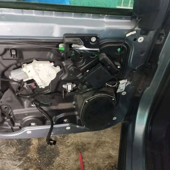 Reparación de Mecanismos de Puertas