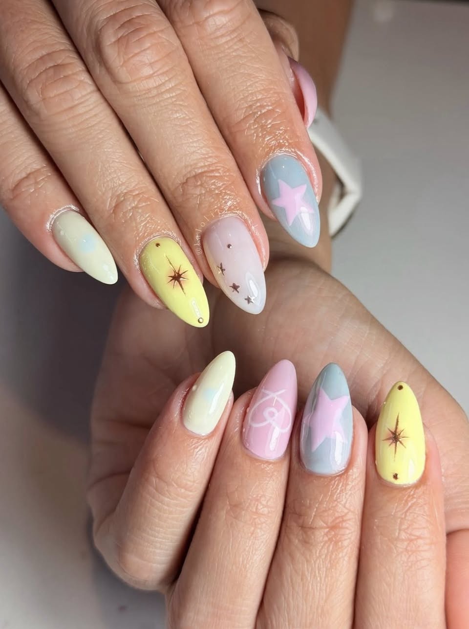Servicio de Uñas Soft Gel y Manicura Rusa
