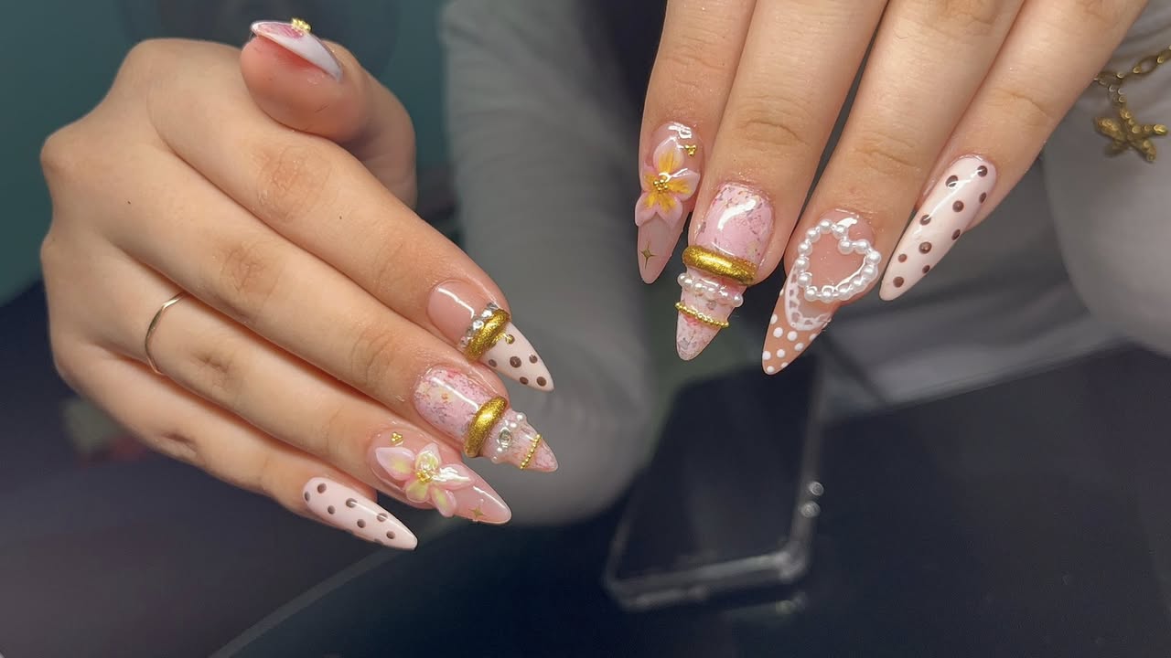 Servicios de Uñas y Pestañas Elideli