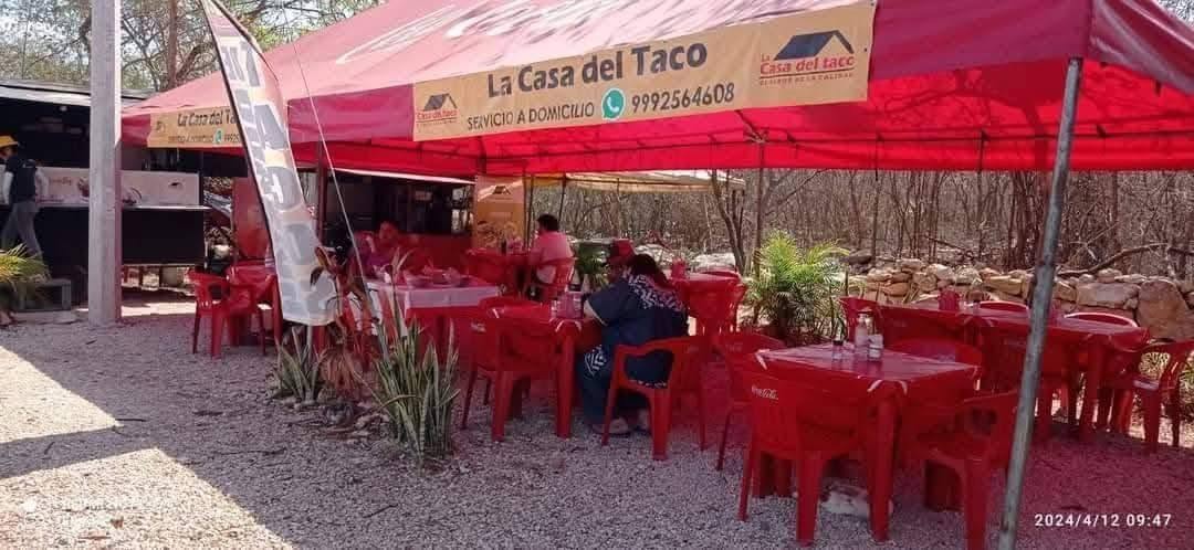 Tacos de Guisados y Antojitos