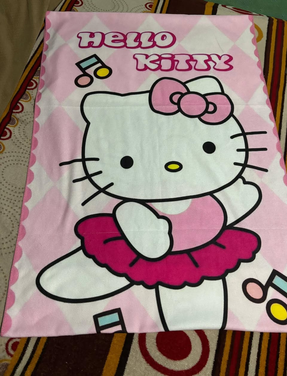 Toallas de personajes populares: Cars, Hello Kitty, Batman y My Melody