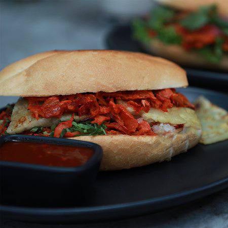 Tortas, sopes, tacos, nachos y hamburguesas: variedad de platillos mexicanos y gringas