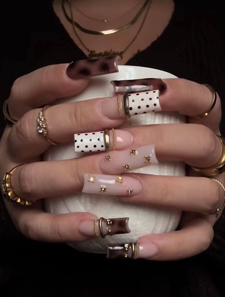 Uñas Acrílicas, Tips Gelish, Pedicure y Manicura con estilos Coffin, Cuadrada y Almond