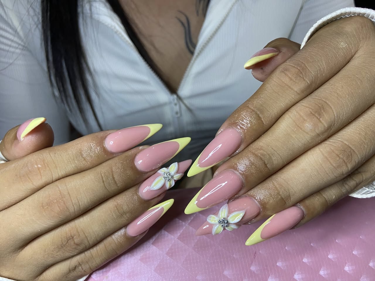 Uñas Acrílicas y Servicios de Belleza