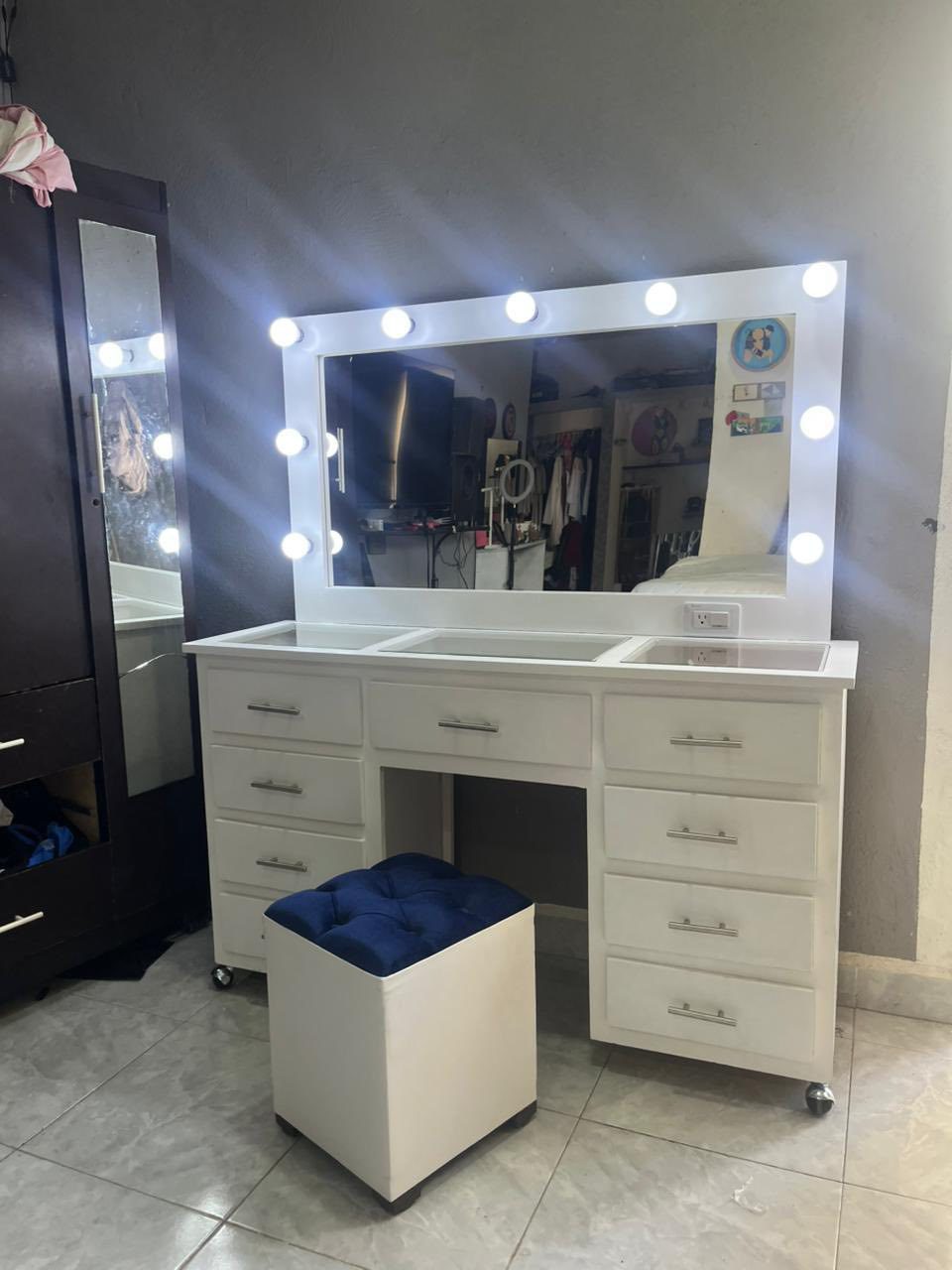 Vanity Hollywood, Producto de Belleza en Promoción
