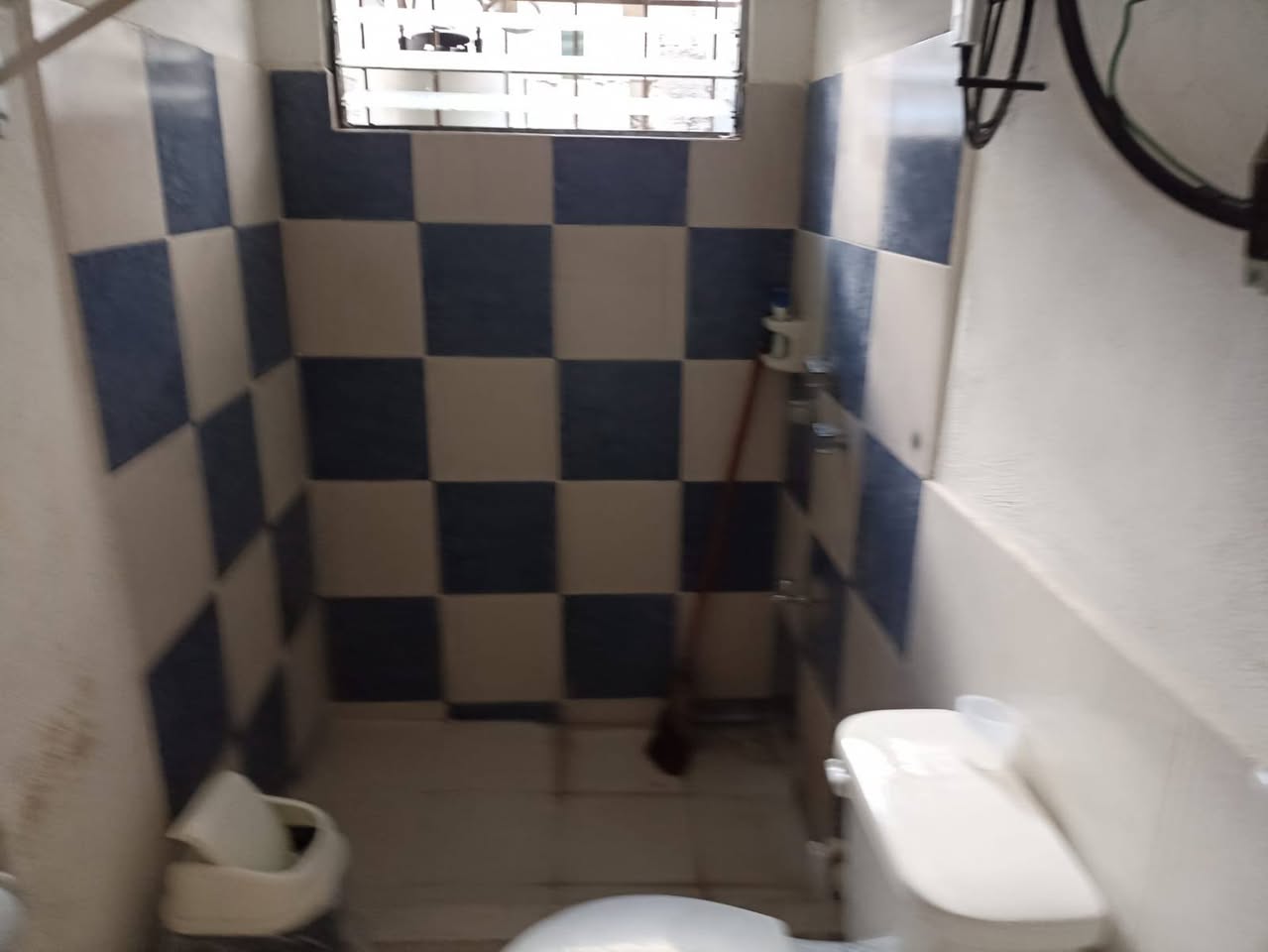 Venta de casa con local disponible en la zona de Lindavista