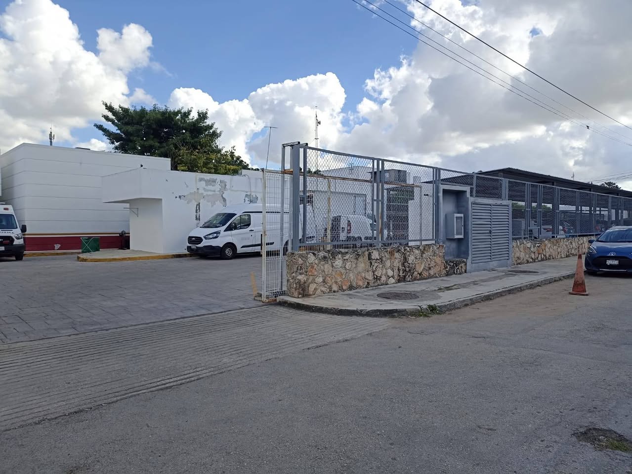Venta de casa con local disponible en la zona de Lindavista