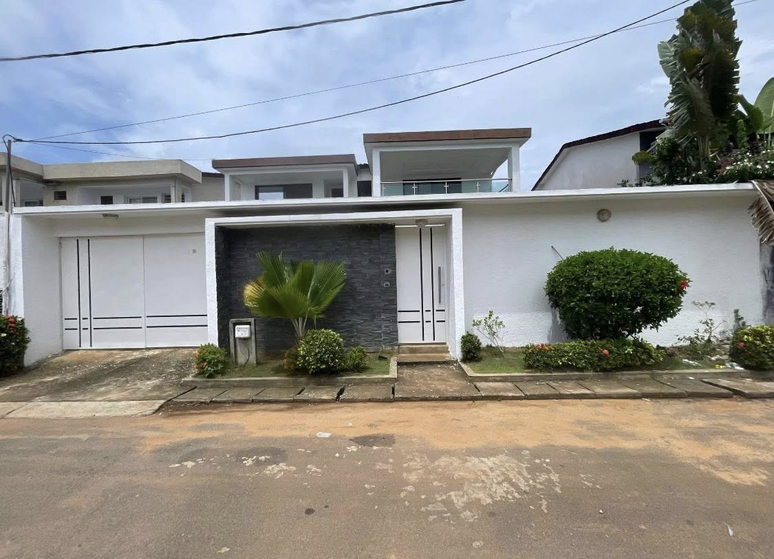 Villa Dúplex en Venta en Antigua Vía de Bassam