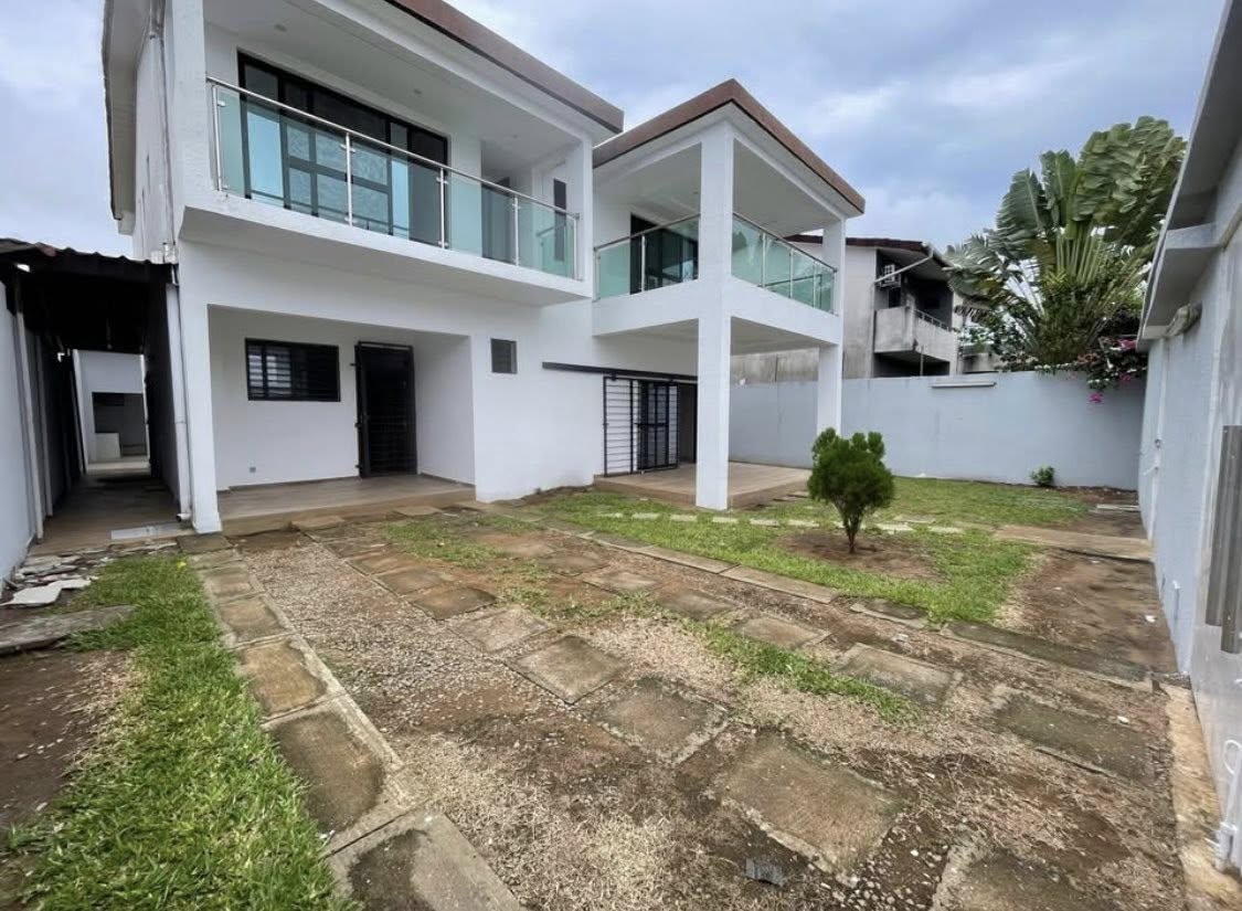 Villa Dúplex en Venta en Antigua Vía de Bassam