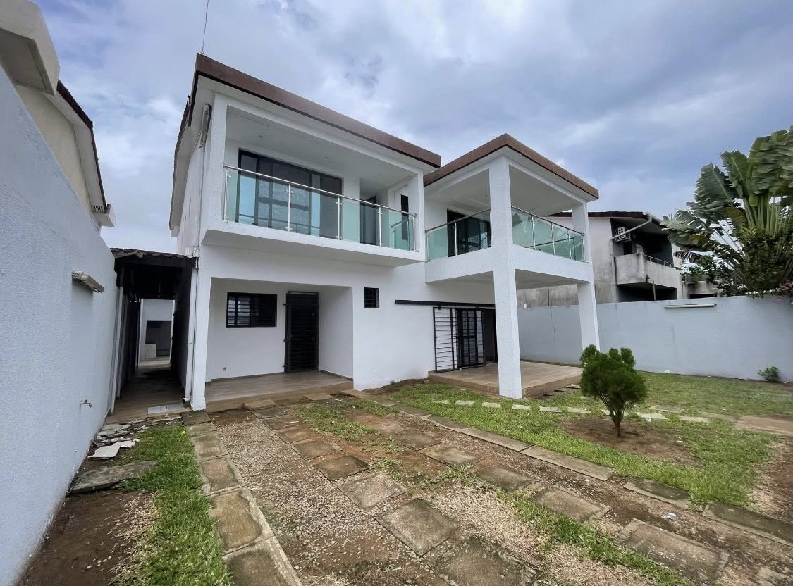 Villa Dúplex en Venta en Antigua Vía de Bassam
