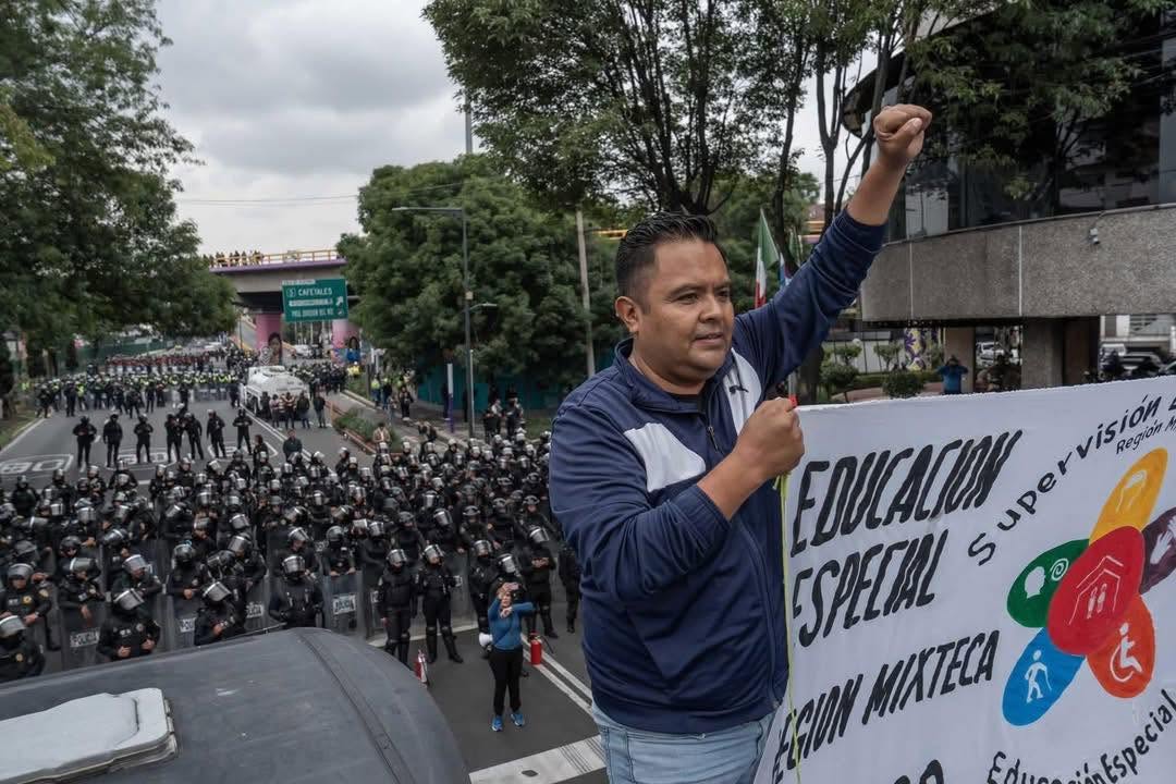 CNTE y colectivos paralizan CDMX a horas del Mundial 2026